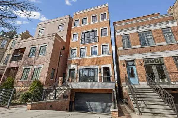 658 W Melrose Street #1, Chicago, IL 60657