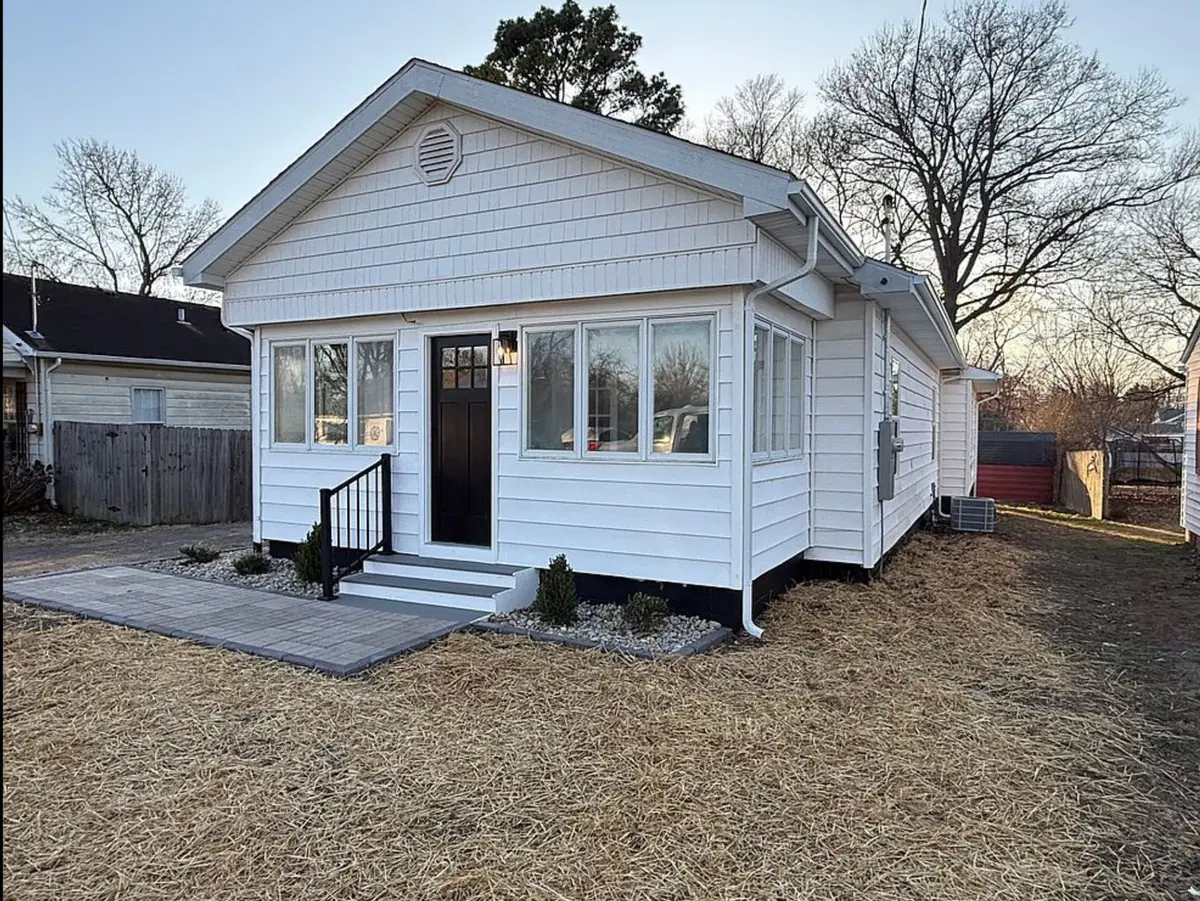 9 S Illinois Avenue, Du Quoin No 8, IL 62832 - #1