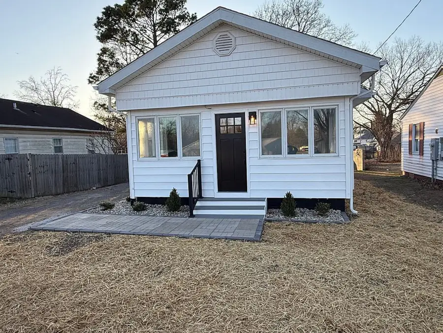 9 S Illinois Avenue, Du Quoin No 8, IL 62832 - #2