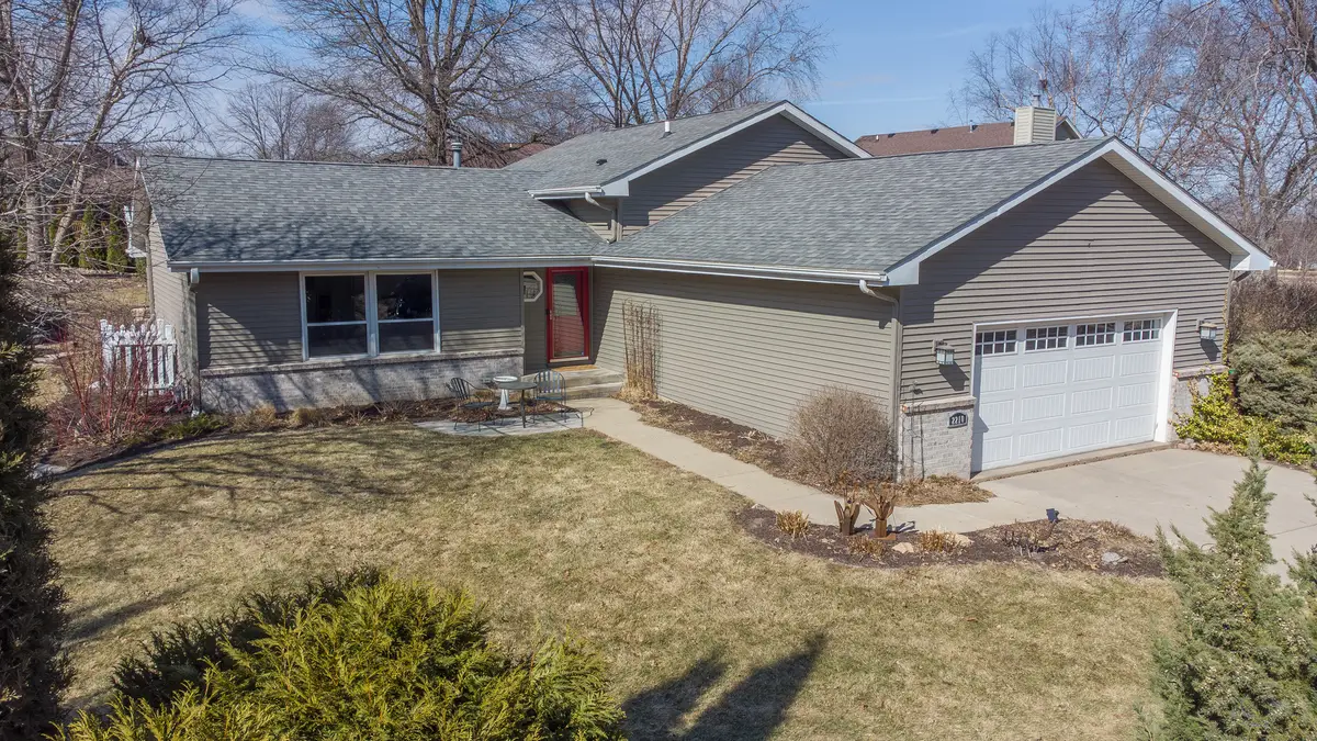 2210 Country Court, Freeport, IL 61032 - #1