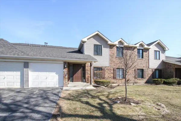 677 Cumberland Trail #2B, Roselle, IL 60172