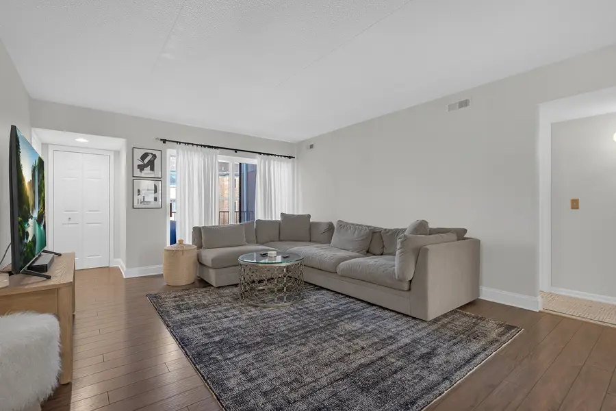 5351 N East River Road #202, Chicago, IL 60656 - #3