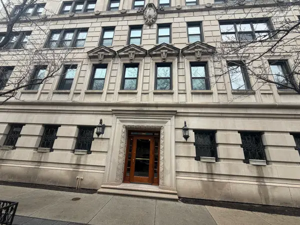 2912 N Commonwealth Avenue #6A, Chicago, IL 60657