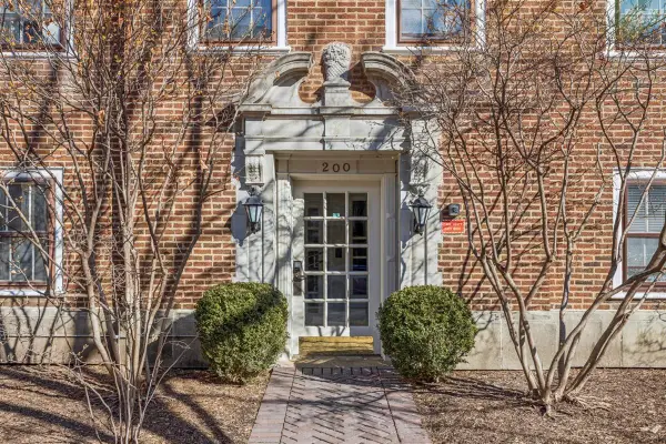 200 S Maple Avenue #12, Oak Park, IL 60302