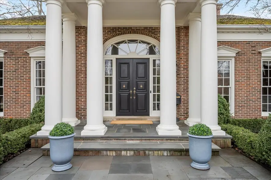 675 E Woodland Road, Lake Forest, IL 60045 - #2