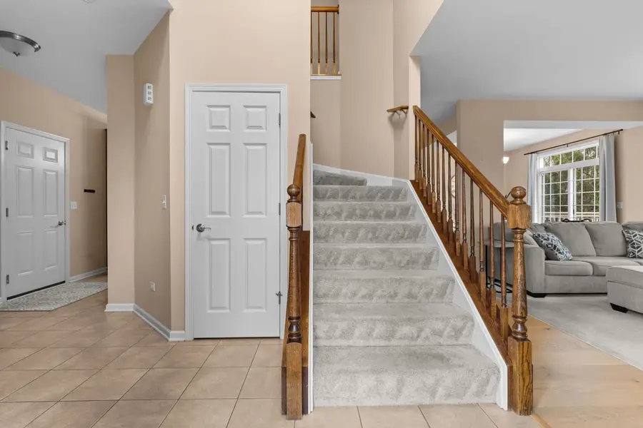 810 Oak Hollow Road, Crystal Lake, IL 60014 - #2