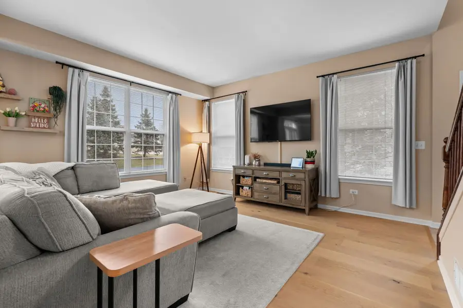 810 Oak Hollow Road, Crystal Lake, IL 60014 - #3