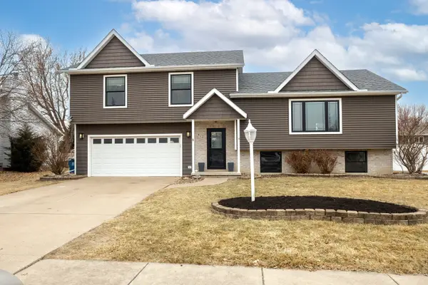 810 W Pine Street, Eldridge, IA 52748