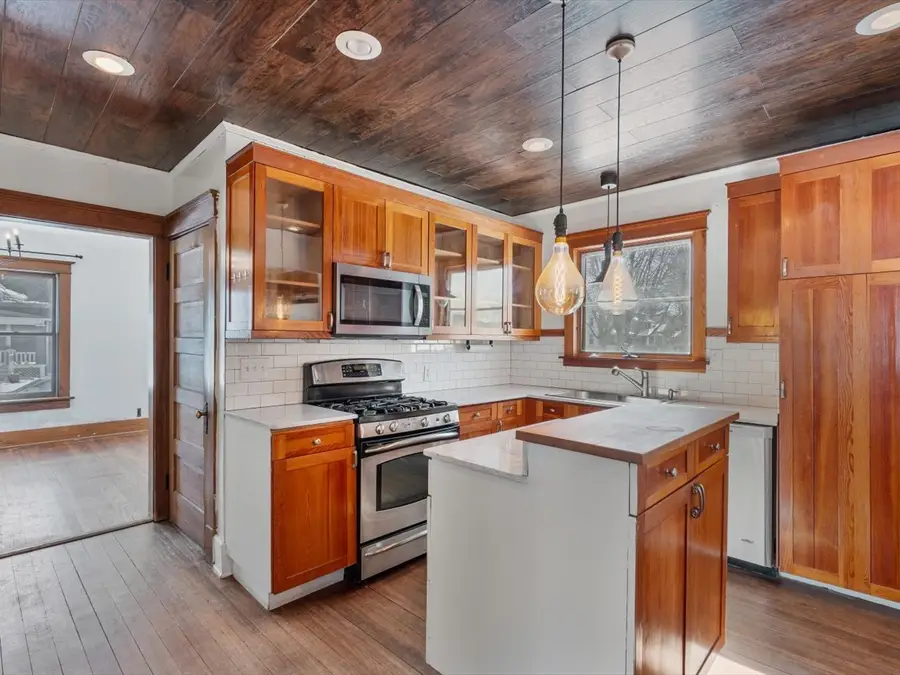 825 E Central Park Avenue, Davenport, IA 52803 - #2