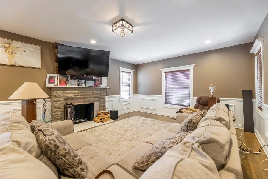 7931 S Paxton Avenue, Chicago, IL 60617 - #2