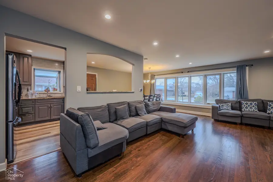 9113 Belleforte Avenue, Morton Grove, IL 60053 - #3