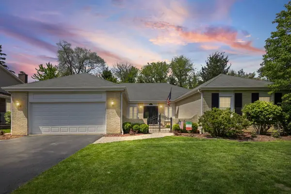 1132 Pine Tree Lane, Libertyville, IL 60048