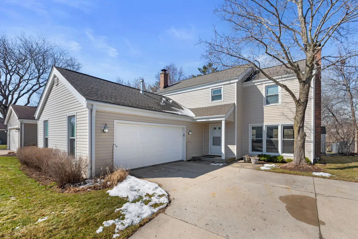 924 Shambliss Lane, Buffalo Grove, IL 60089 - #1