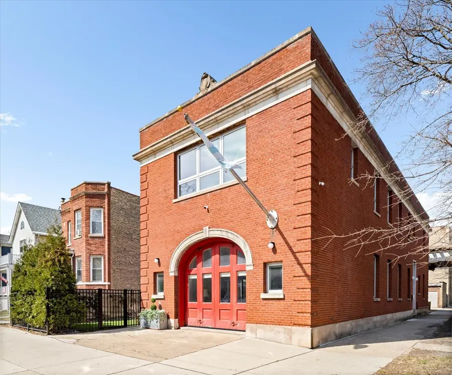 2100 W Eastwood Avenue, Chicago, IL 60625 - #2