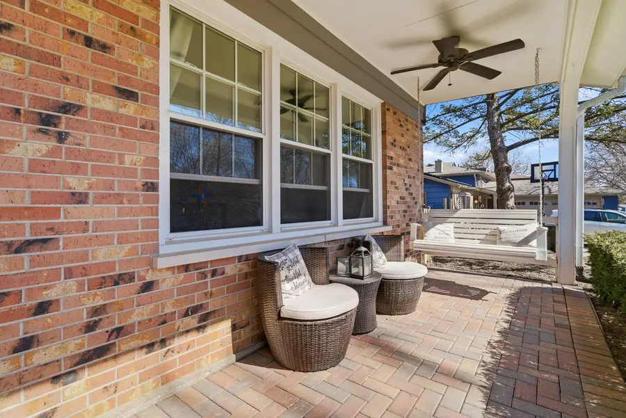 910 S 4th Avenue, Libertyville, IL 60048 - #2