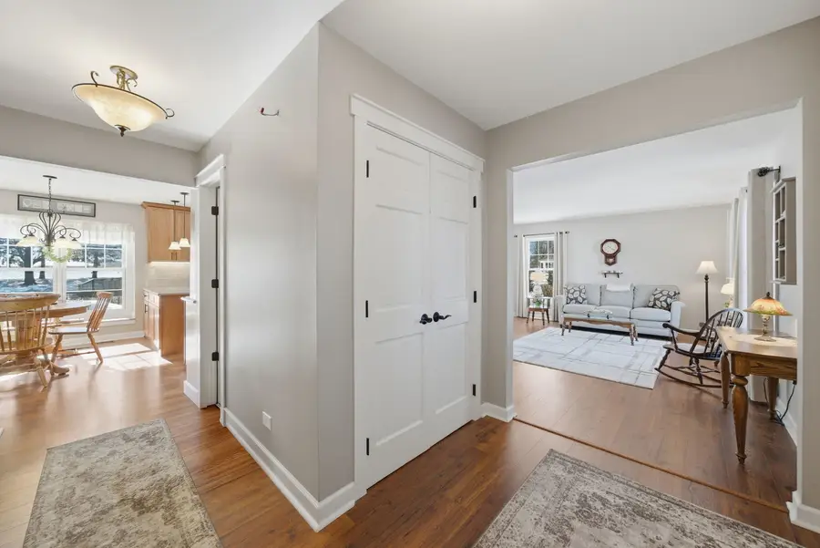 11N215 Capulet Circle, Elgin, IL 60124 - #3