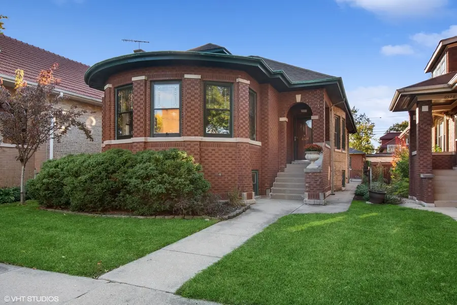 6524 N Campbell Avenue, Chicago, IL 60645 - #2