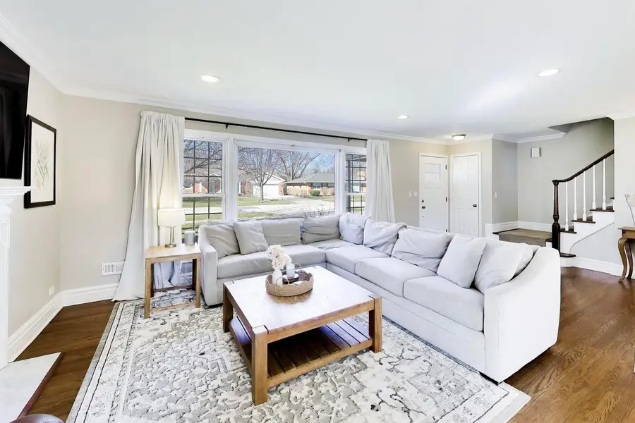 407 S See Gwun Avenue, Mount Prospect, IL 60056 - #3