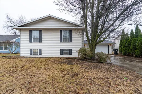 1211 Brentwood Court, Normal, IL 61761