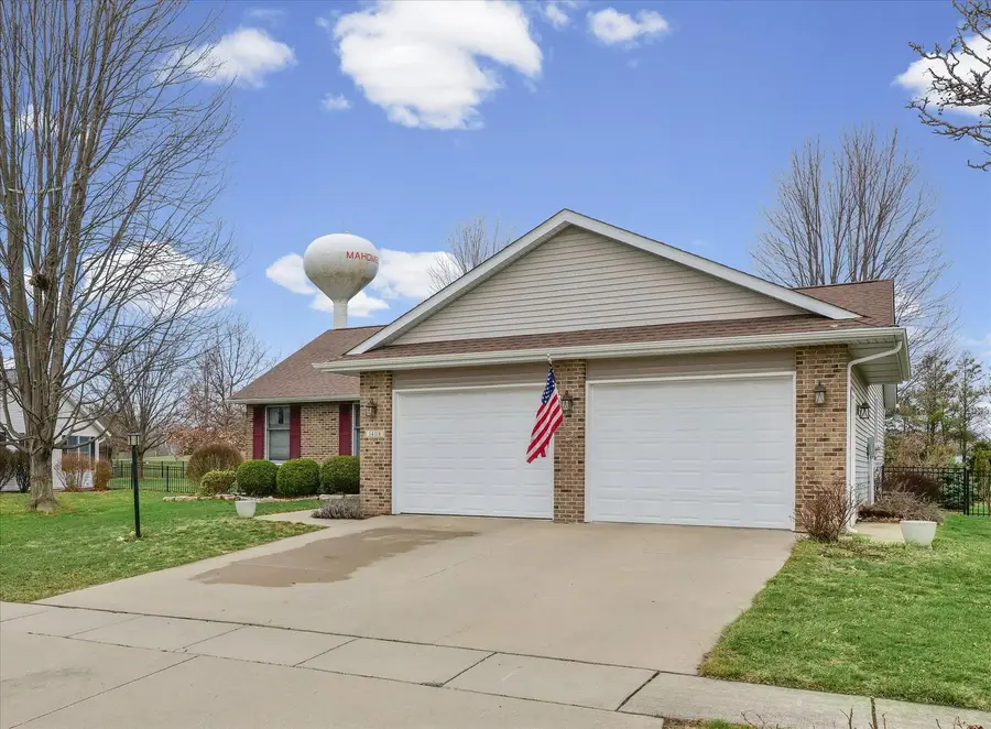 1408 E Heather Drive, Mahomet, IL 61853 - #3