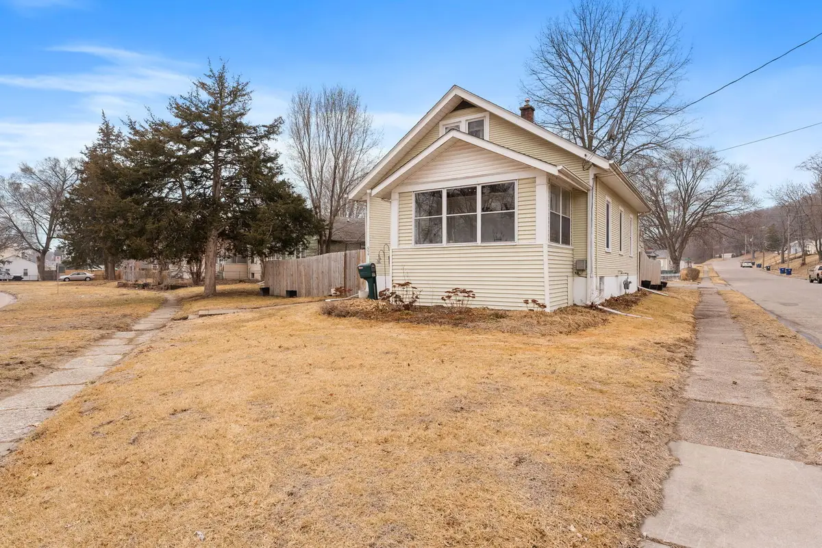 606 Indian Road, Davenport, IA 52802 - #1