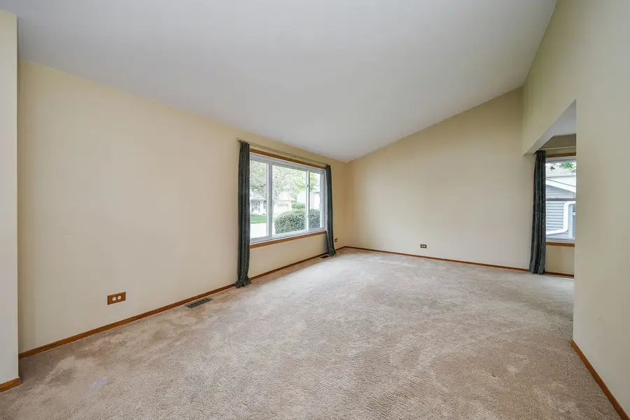 671 Coral Avenue, Bartlett, IL 60103 - #2