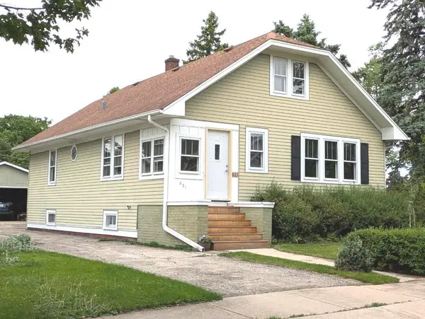 621 E Grand Lake Boulevard, West Chicago, IL 60185