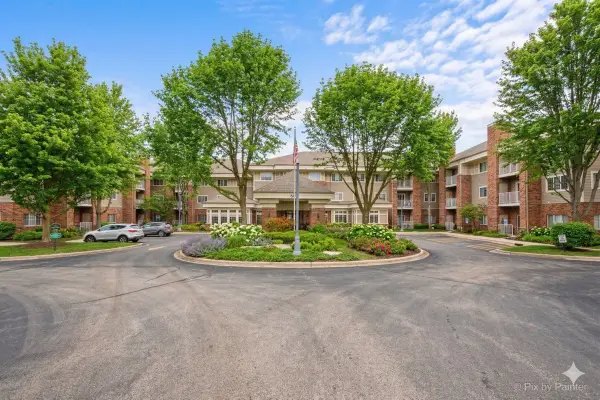 605 Barrington Avenue #222, East Dundee, IL 60118