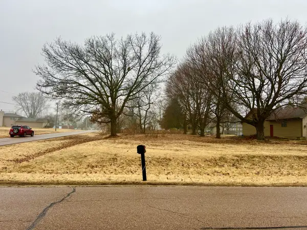 990 Holiday Drive, Lake Holiday, IL 60548