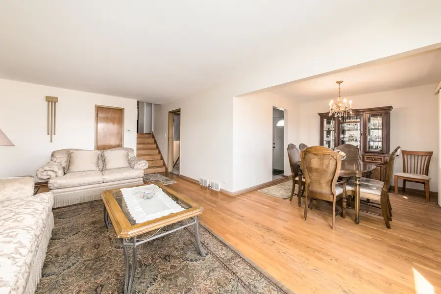 8516 N Ozanam Avenue, Niles, IL 60714 - #3