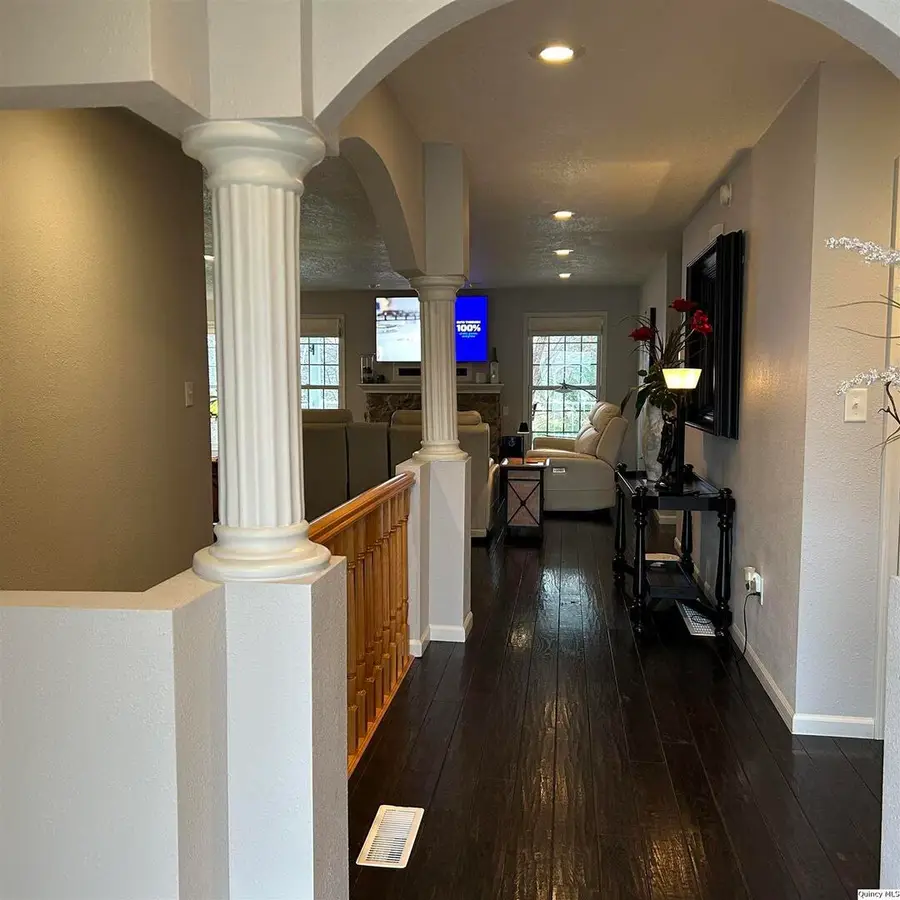 1420 Stone Creek Dr, Quincy, IL 62305 - #2