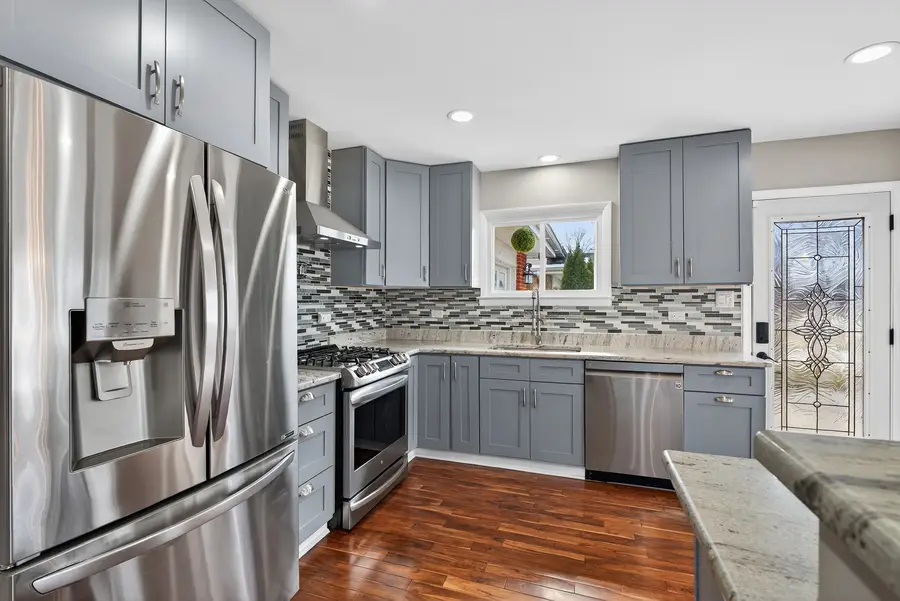 567 Bedford Lane, Des Plaines, IL 60016 - #3