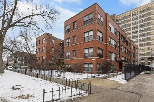 7423 N Sheridan Road #2W, Chicago, IL 60626