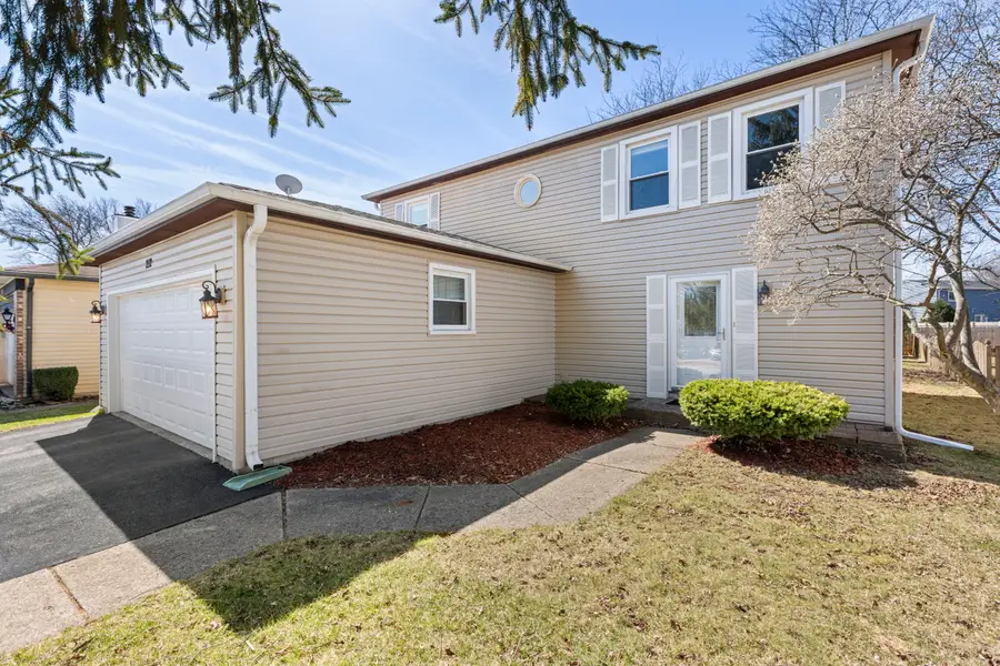 212 E Lakeside Drive, Vernon Hills, IL 60061 - #2