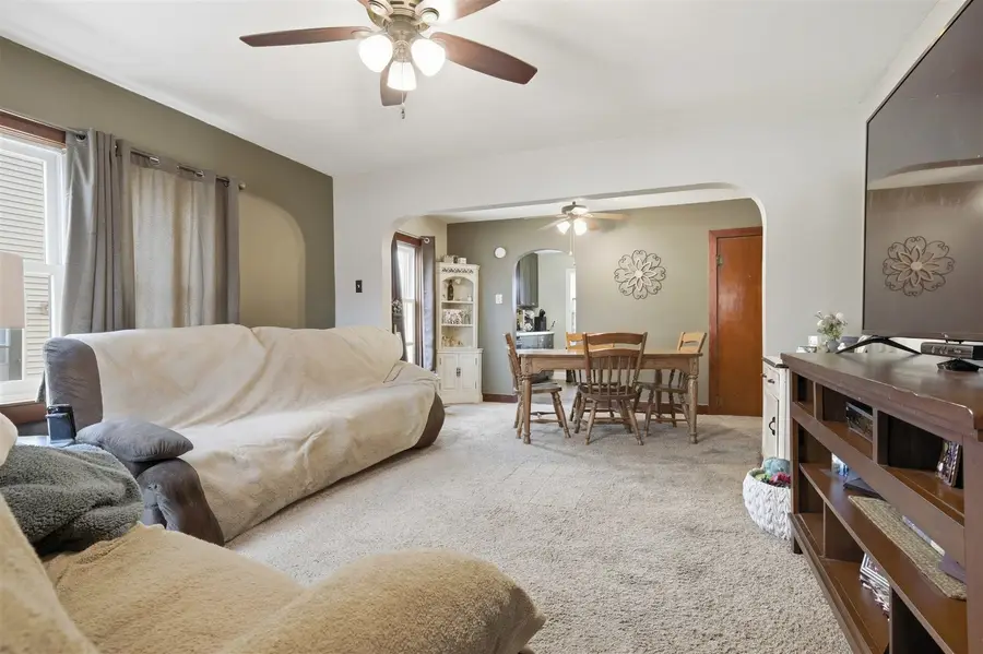 126 W Lowell Avenue, Pontiac, IL 61764 - #2