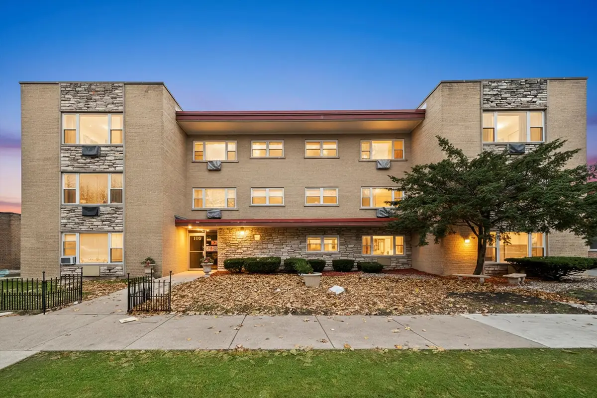 415 S Maple Avenue #202, Oak Park, IL 60302 - #1