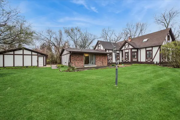609 Forest Edge Lane, Des Plaines, IL 60016