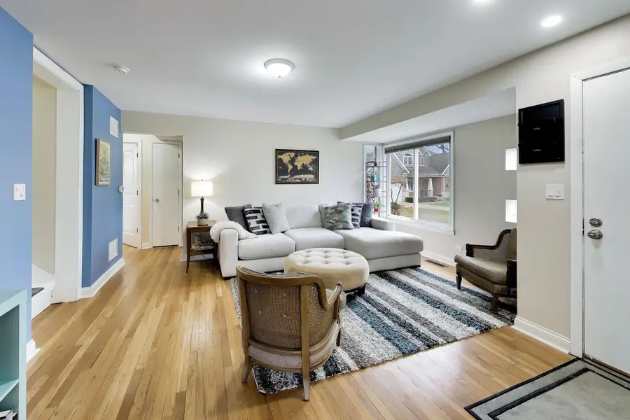 1120 N Haddow Avenue, Arlington Heights, IL 60004 - #3