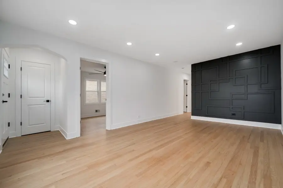 5423 N Moody Avenue, Chicago, IL 60630 - #3