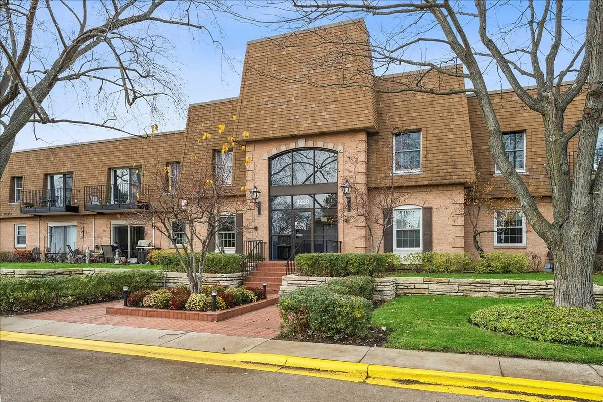 1230 Park Avenue W #213, Highland Park, IL 60035 - #1