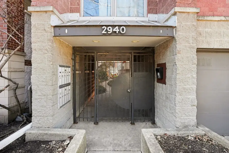 2940 N Lakewood Avenue #7, Chicago, IL 60657 - #3