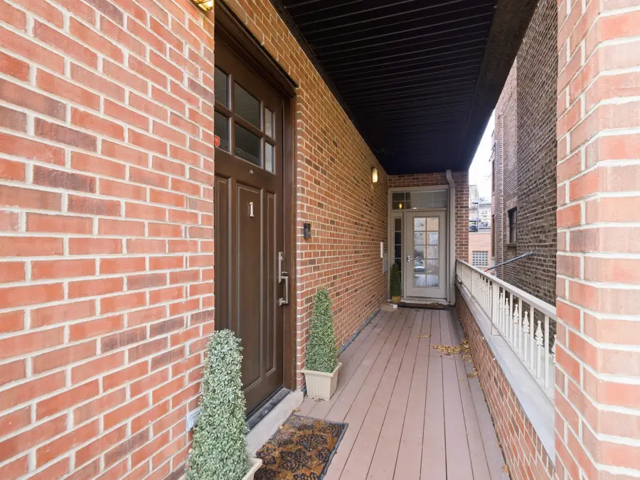 664 W Aldine Avenue #2, Chicago, IL 60657 - #3