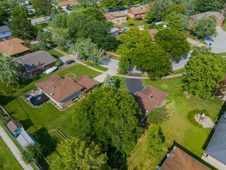 8832 Pleasant Avenue, Hickory Hills, IL 60457 - #2