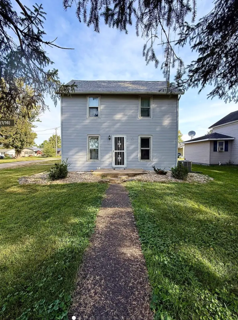 225 W 5th Street, McNabb, IL 61335 - #1