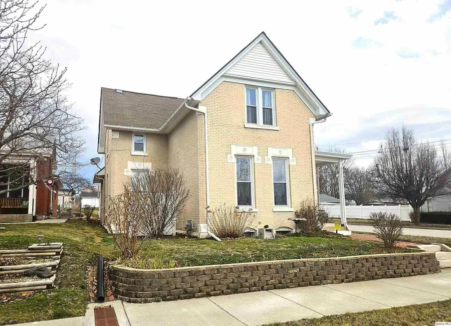 933 Adams Street, Quincy, IL 62301 - #3