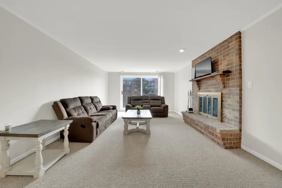 601 Lake Hinsdale Drive #301, Willowbrook, IL 60527 - #3