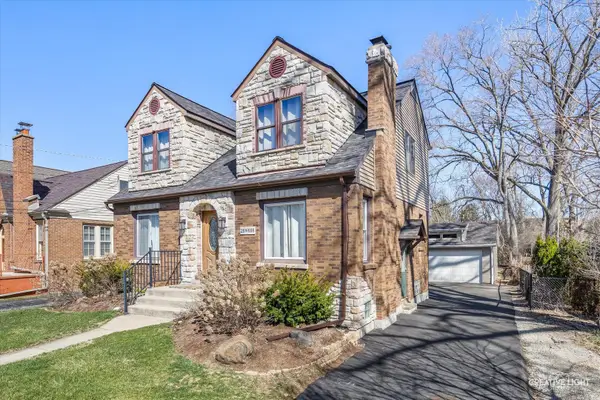 28W608 Ray Street, Warrenville, IL 60555