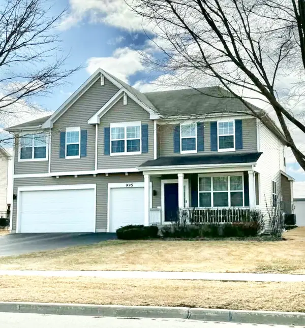 995 Bluff Quarry Drive, South Elgin, IL 60177