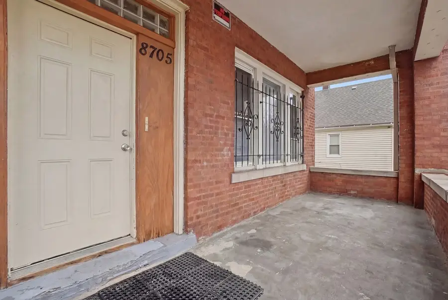 8705 S Saginaw Avenue, Chicago, IL 60617 - #3