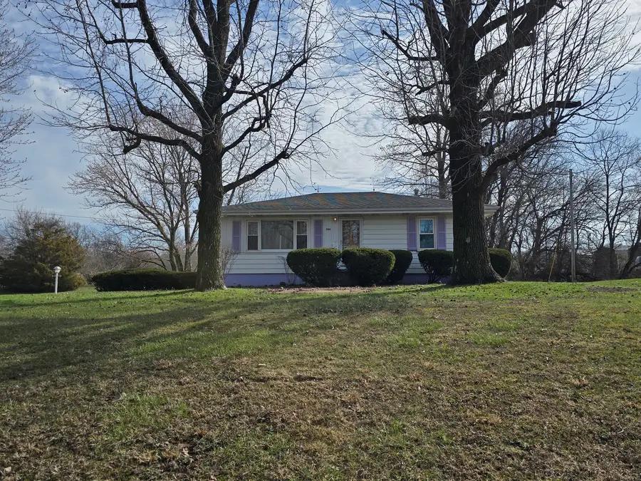 909 S Jackson Street, McLeansboro, IL 62859 - #2